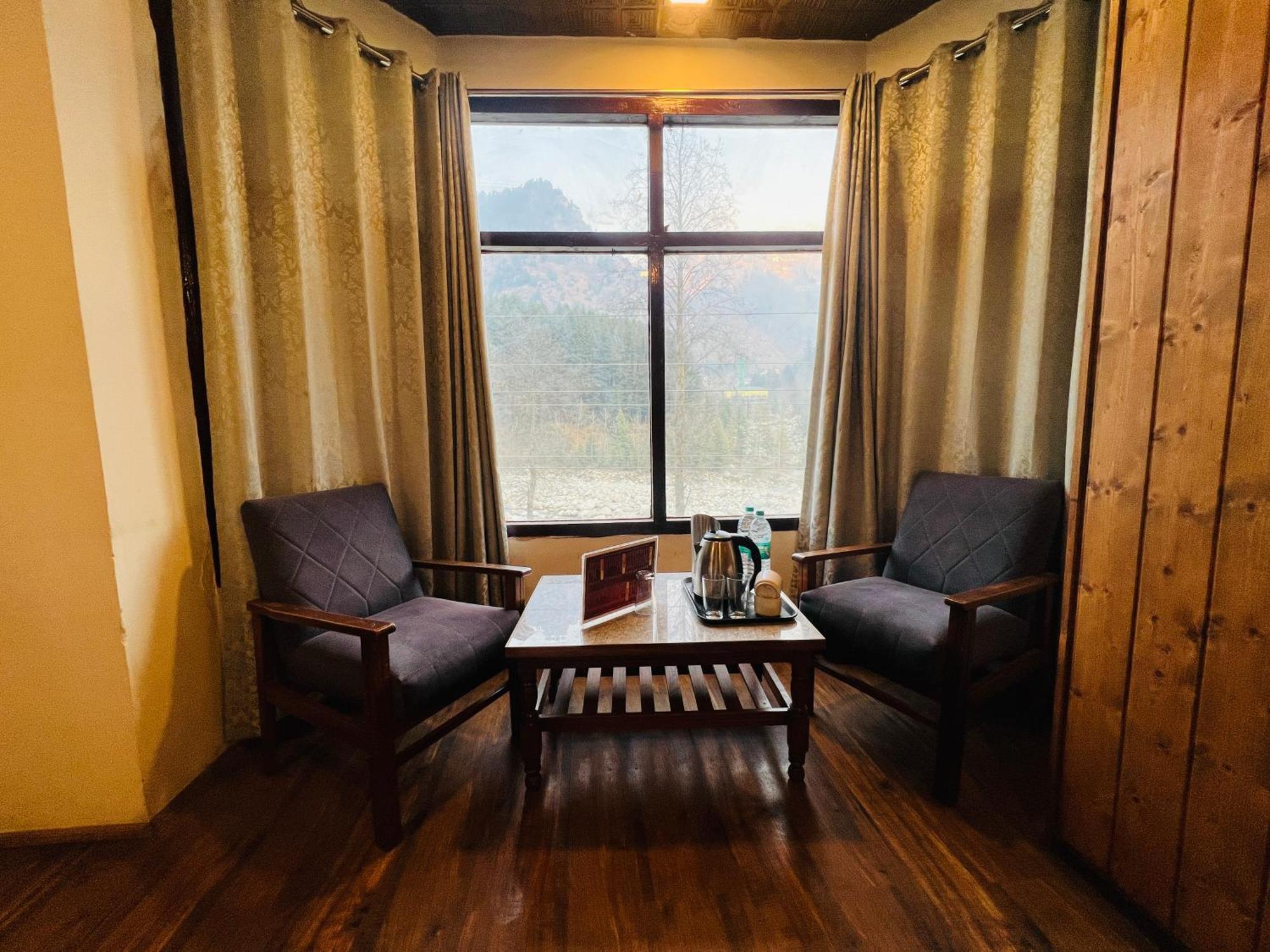 Hotel Green Link -#Near Volvo Bus Stand #Mountain View #River View #Open Terrace Manāli Kültér fotó
