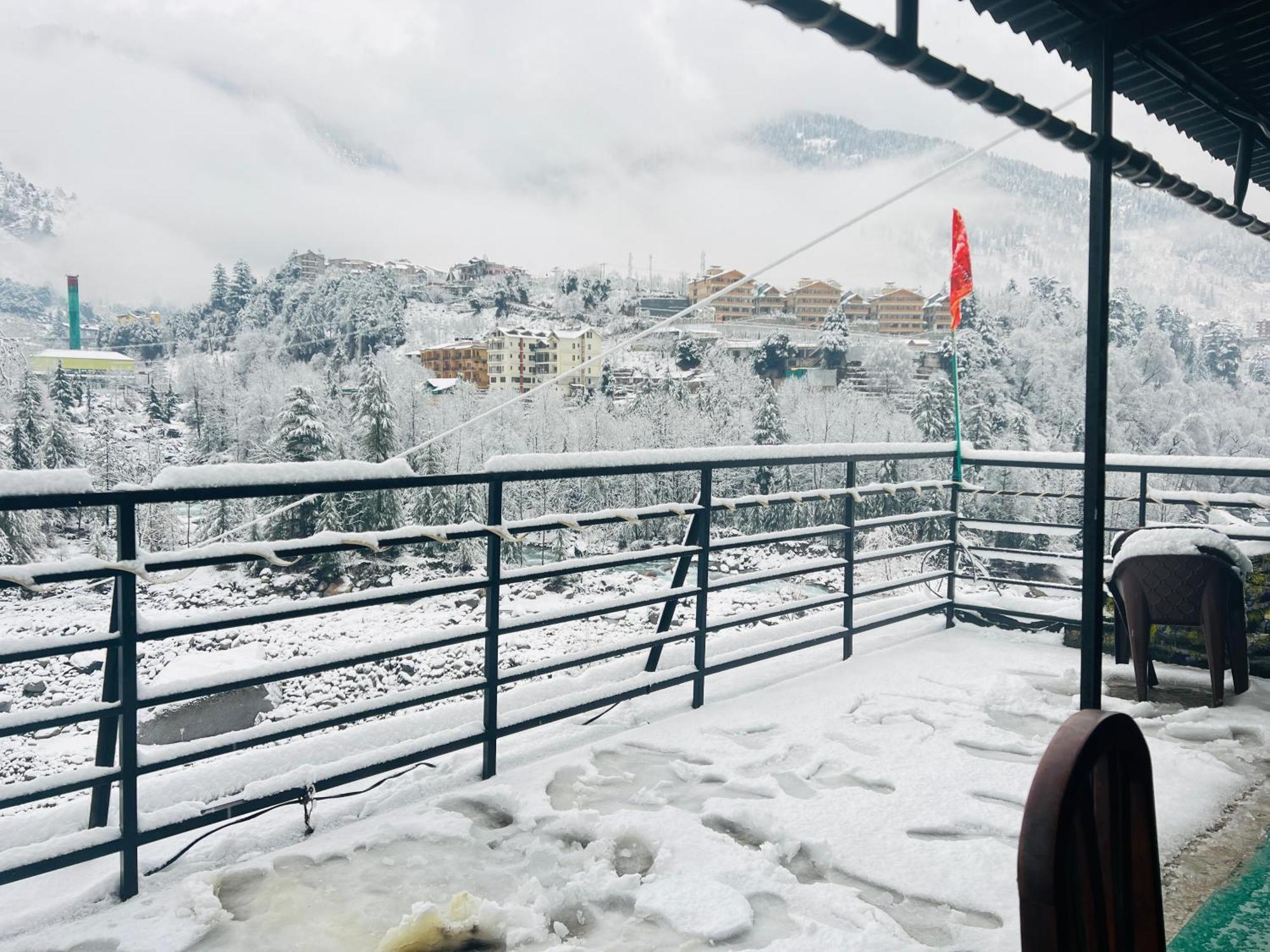 Hotel Green Link -#Near Volvo Bus Stand #Mountain View #River View #Open Terrace Manāli Kültér fotó