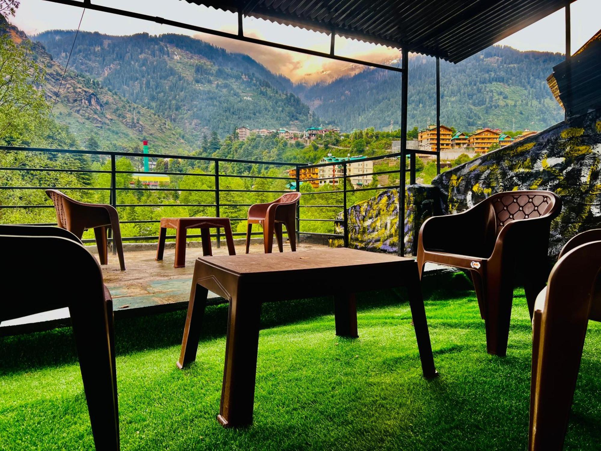 Hotel Green Link -#Near Volvo Bus Stand #Mountain View #River View #Open Terrace Manāli Kültér fotó