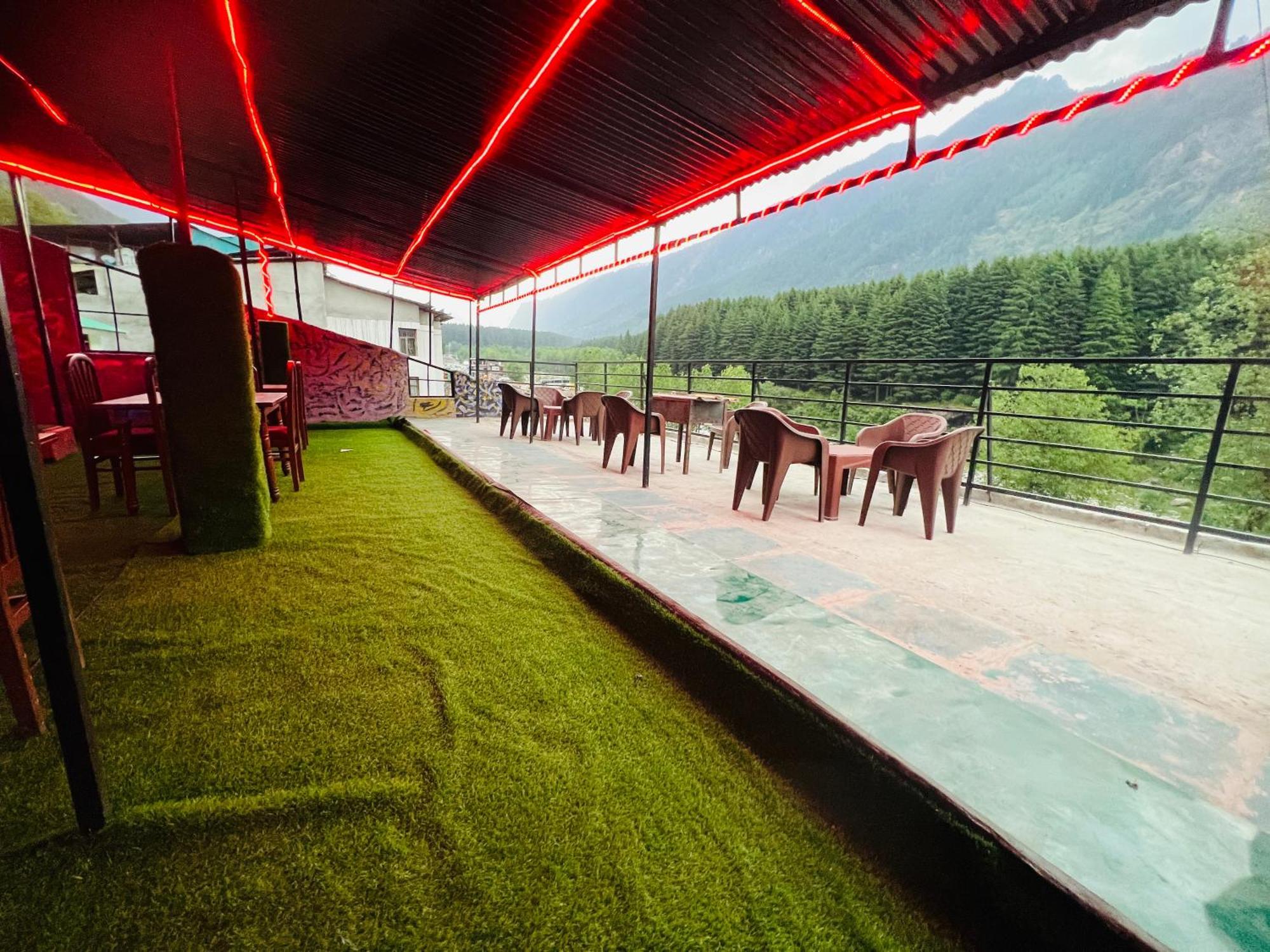 Hotel Green Link -#Near Volvo Bus Stand #Mountain View #River View #Open Terrace Manāli Kültér fotó
